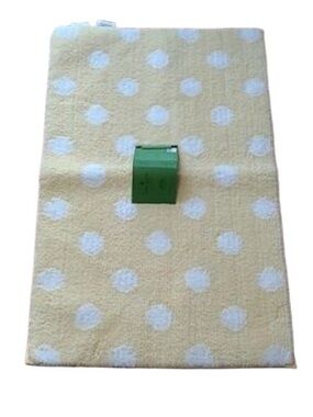 kate spade Yellow and White Polka Dot Bath Rug soft and absorbent 21” X 34”